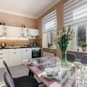  Apartament With Sunny Garden By Michal&friends Republica Cehă